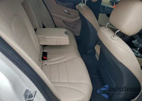 2021 Mercedes-Benz C 300 z USA, uszkodzony, nr VIN W1KWF8DB4MR648564